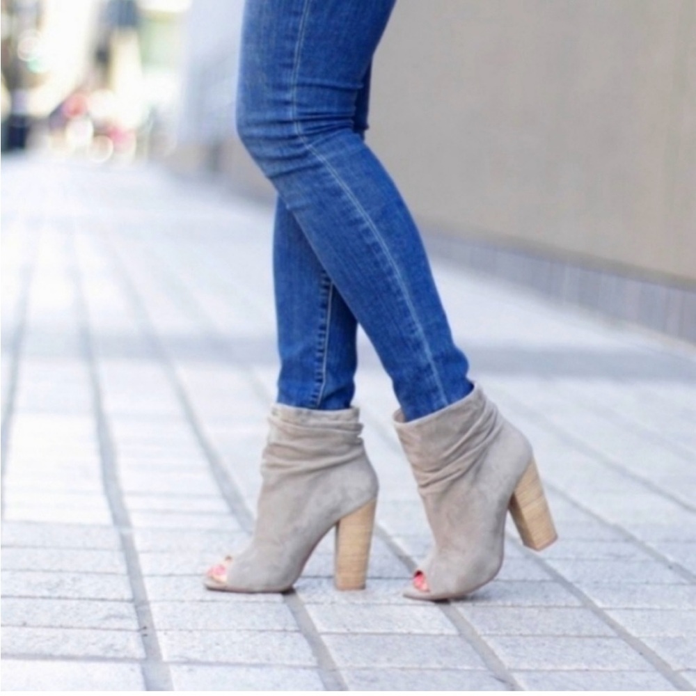 Kristin Cavallari x Chinese Laundry Taupe Suede Booties 7.5 NWT